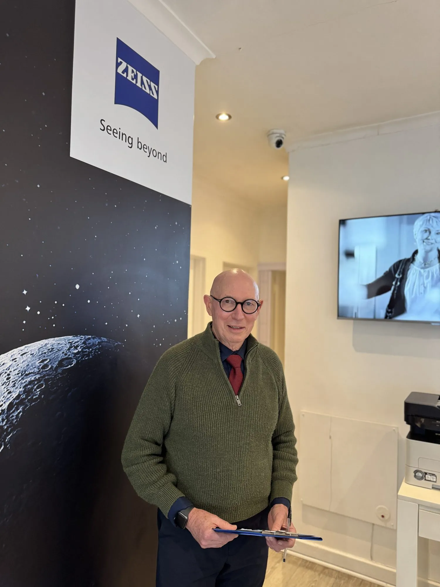Martin Grimbly in the ZEISS-equipped Brackenfell optometry practice